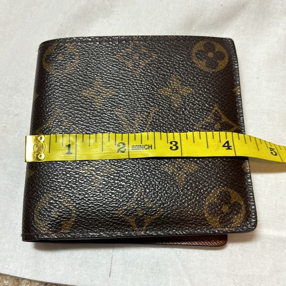 Louis Vuitton Monogrammed bi-fold wallet - Picture 12 of 13